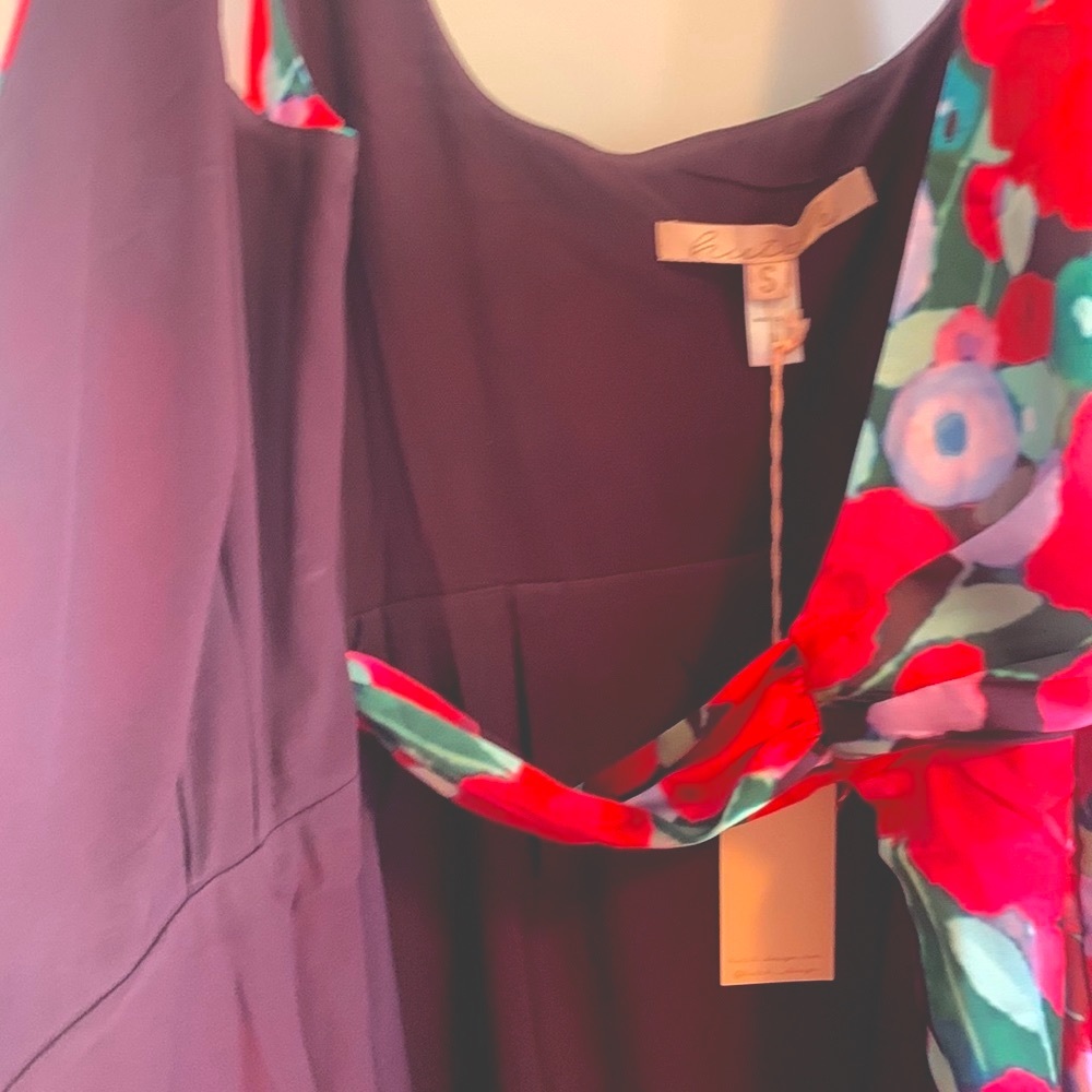 NWT HUTCH FLORAL WRAP DRESS, ABSOLUTELY GORGEOUS. THE MATERIAL IS SILK LIKE - Picture 5 of 8